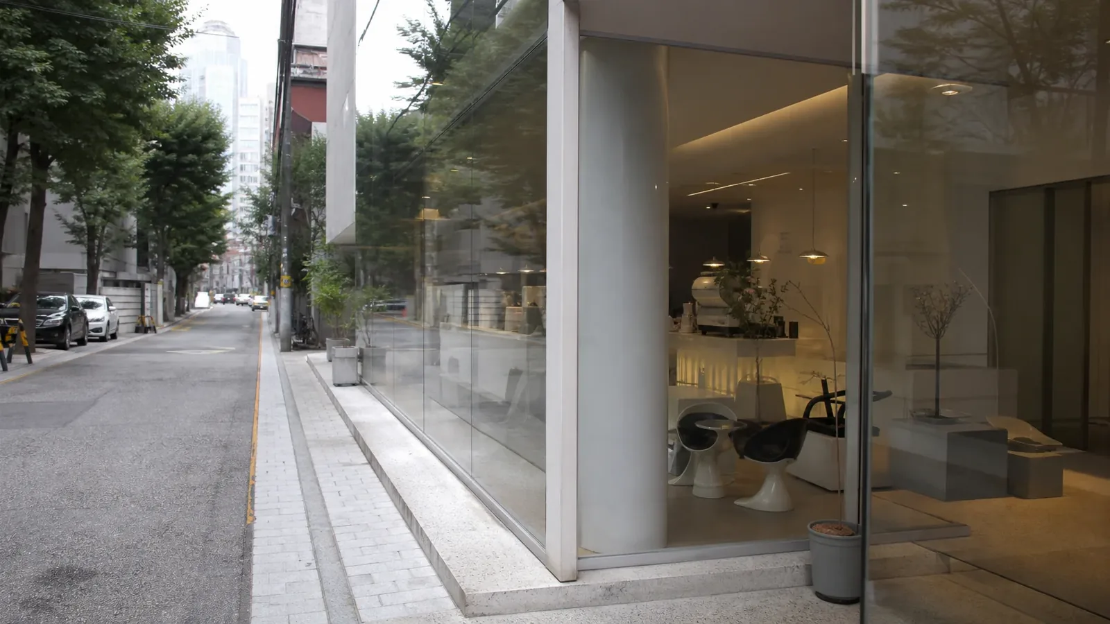 강남 지역 recommendation 방문 전 확인사항을 소개하는 사실적인 참고 이미지